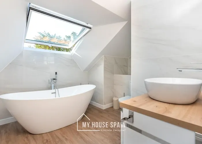 בית נופש Myhousespain - Hermosa Casa Con Jardin En גיחון